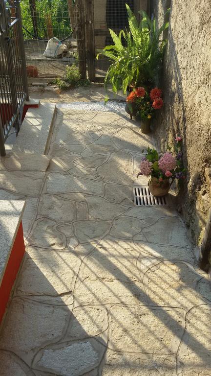 Agriturismo Nonni Devia Lucinasco ภายนอก รูปภาพ