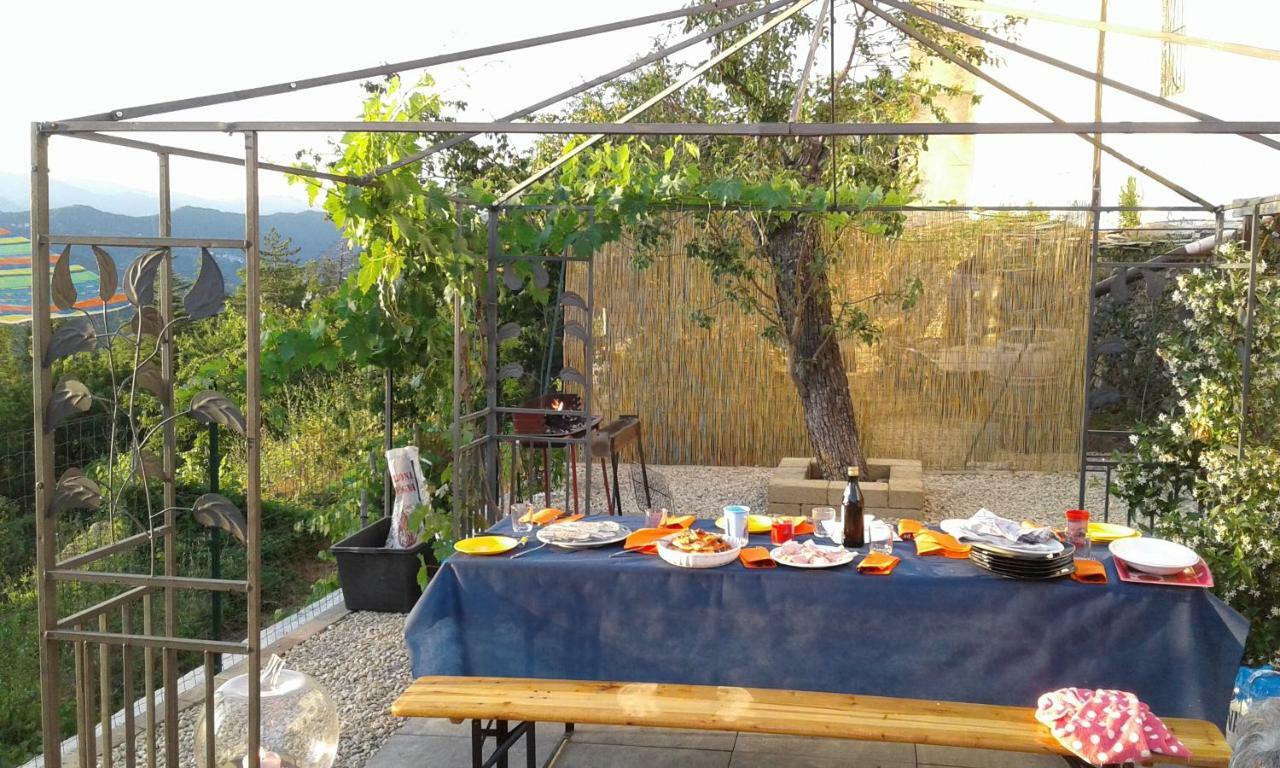 Agriturismo Nonni Devia Lucinasco ภายนอก รูปภาพ