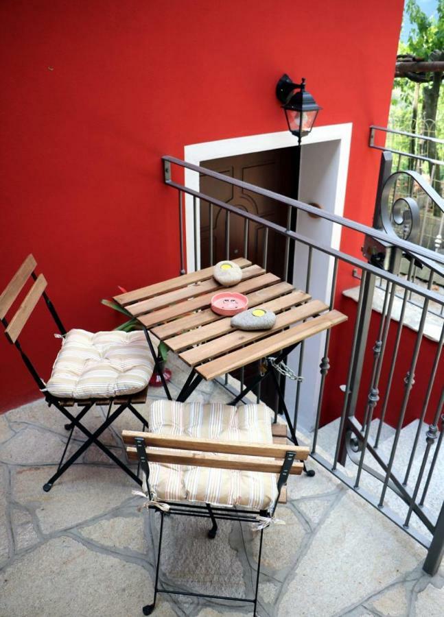 Agriturismo Nonni Devia Lucinasco ภายนอก รูปภาพ